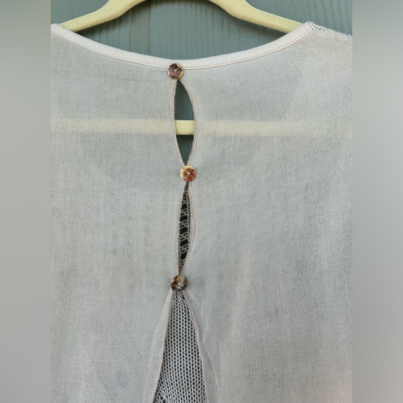 74.Women’s Italian BeigeTop
Size:M Petite - Picture 9 of 16